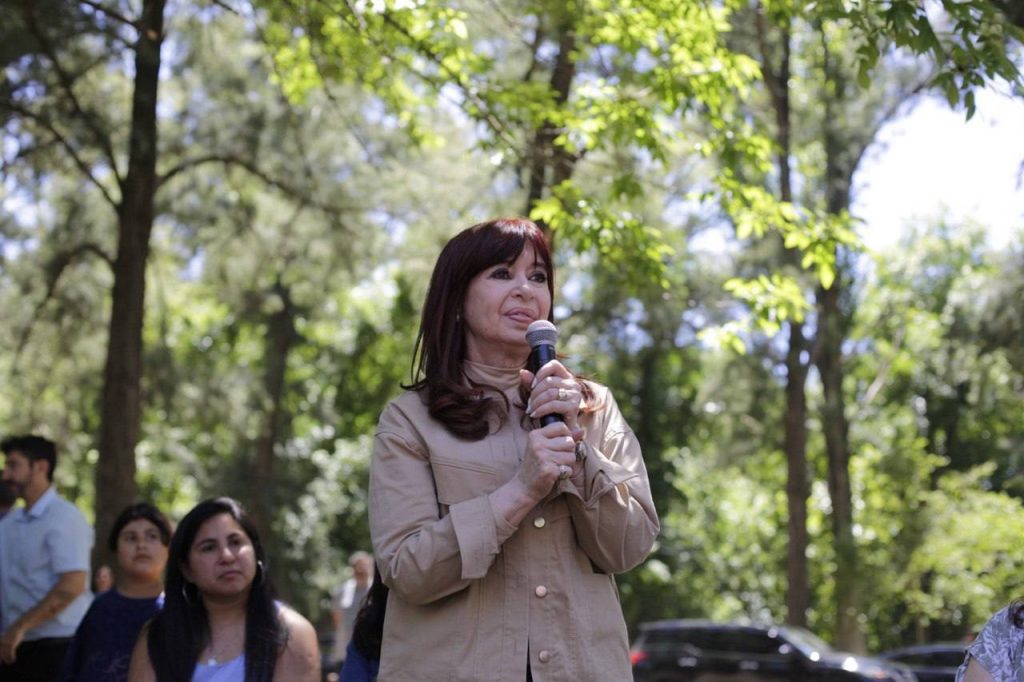 La ex presidenta se refirió al fallo que leyó la Cámara Federal de Casación Penal en la causa “Vialidad”, y sostuvo que “cuando sos mujer hay violencia política”.